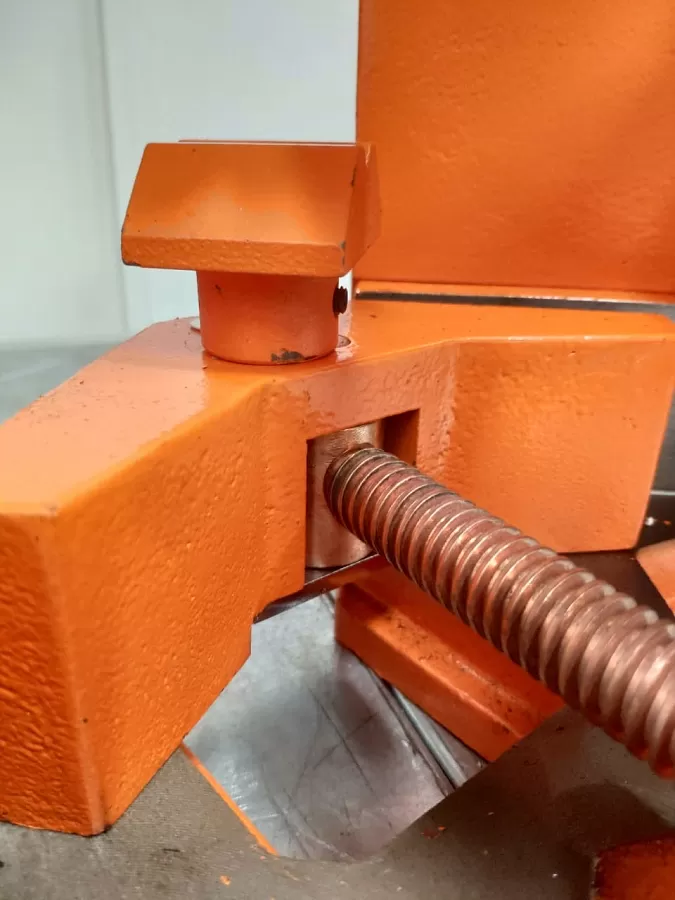 Угловой зажим трёхосевой Stalex AC-100Н