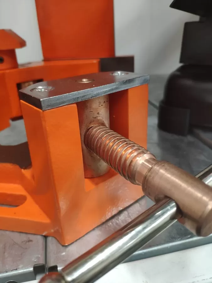 Угловой зажим трёхосевой Stalex AC-100Н