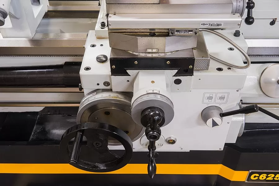 Станок токарно-винторезный STALEX C6256/1500